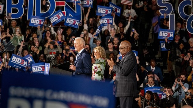 Demokratick primrky v americkm stt Jin Karolna v sobotu vyhrl s velkm nskokem bval viceprezident Joe Biden. (29. nora 2020)