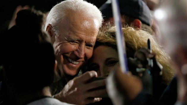 Demokratick primrky v americkm stt Jin Karolna v sobotu vyhrl s velkm nskokem bval viceprezident Joe Biden. (29. nora 2020)