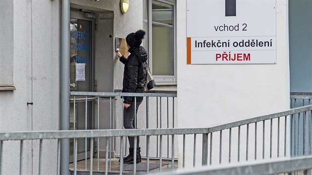 Příjem infekčního oddělení Masarykovy nemocnice Ústí nad Labem (3. března 2020)