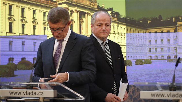 Tiskov konference len vldy, hejtman, primtora hlavnho msta Prahy a pedsedy Svazu mst a obc R k opatenm proti en koronaviru v esk republice. (6. 3. 2020)