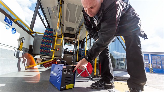 Kvli chipkov epidemii, ale i kvli koronaviru zaal mstsk autobusy v Prostjov dopravce FTL-BUS dezinfikovat oznem.