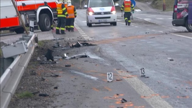 Tragick nehoda novomstskch skokan na lych na okraji Jilemnice. Pi eln srce zemela spolujezdkyn z osobnho vozu.