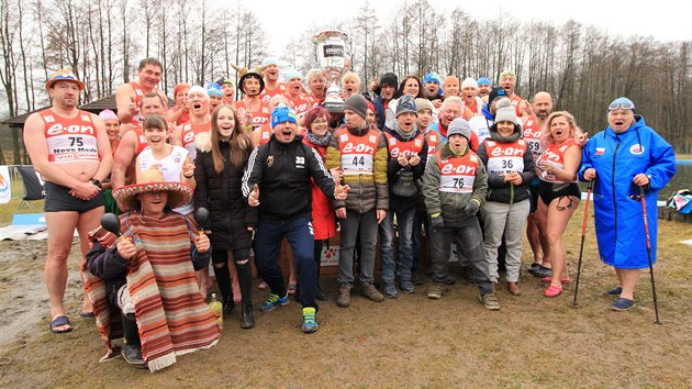 Otuileckho plaveckho biatlonu se v Radensk Svratce astnily ti destky lid. Nkte pijeli i ze zahrani.