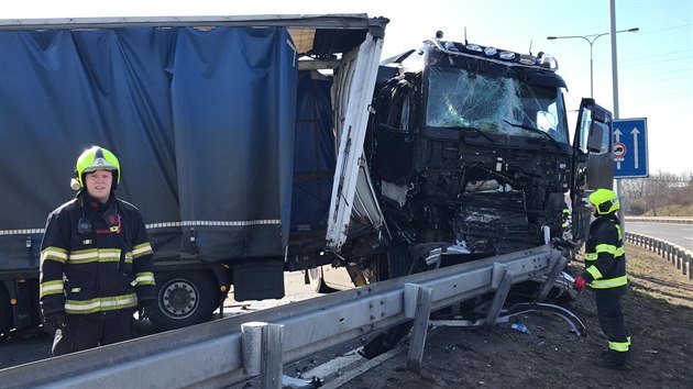 Nehoda tří kamionů na Jižní spojce. (4.3.2020)