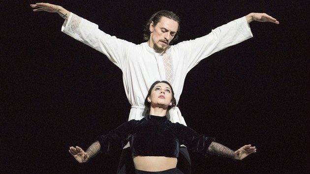 Partneři Sergej Polunin a Jelena Ilinychová v tanečním představení Rasputin (Londýn, 31. května 2019)