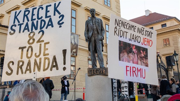 Tisce lid dorazily na Staromstsk nmst v Praze na demonstraci na obranu demokratickch instituc, kterou vyhlsil spolek Milion chvilek (1. bezna 2020).