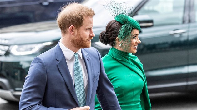 Princ Harry a vvodkyn Meghan pi pchodu do Westminsterskho opatstv (Londn, 9. bezna 2020)