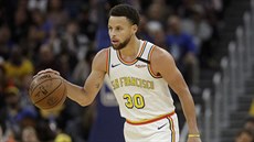 Stephen Curry z Golden State v utkání proti Torontu.