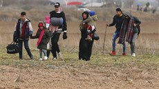 Migranti snaící se pekroit turecko-eckou hranici (5. bezna 2020)