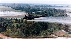 Americká armáda rozprašovala ve vietnamské válce rozličné chemikálie v letech...