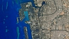 Satelitní snímek ropného pístavu v saúdskoarabské Didd