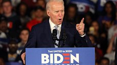 Joe Biden slaví dalí vítzství v primárkách.