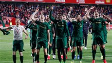 Fotbalisté Athletiku Bilbao se radují z postupu do finále Španělského poháru.