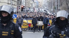 Fanouci fotbalové Sparty pochodují Prahou ped derby se Slavií.