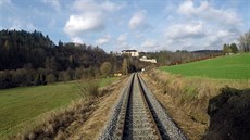 Hrad �esk� �ternberk pohledem z kabiny strojvedouc�ho