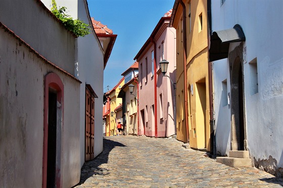 Židovská čtvrť v Třebíči. V úzkých uličkách památky UNESCO, kam míří kroky turistů, bude rovněž žebrání zakázáno.