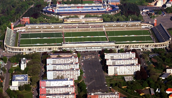 Letecký pohled na Velký strahovský stadion, archivní snímek