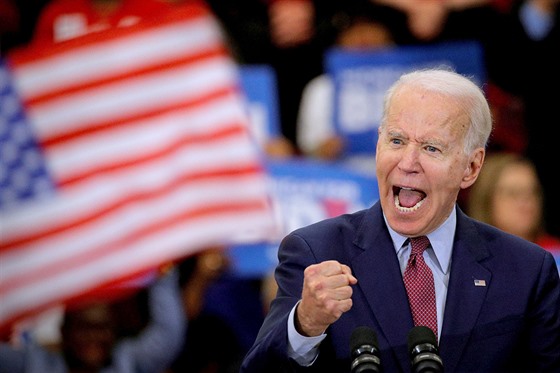 Demokratický prezidentský kandidát a bývalý viceprezident Joe Biden hovoí na...