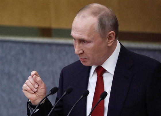 Ruský prezident Vladimir Putin se před ruskými poslanci vyjadřuje k návrhu na...