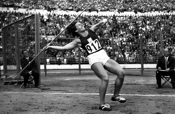 Zlatý hod Dany Zátopkové na olympiádě v Helsinkách v roce 1952 .