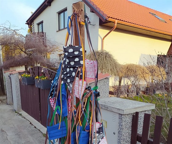 Majitelka krejčovství z obce Hvozdnice oznámila, že jí před domem vyrostl...