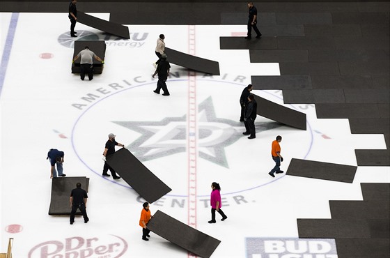 NHL hledá cestu, jak pomoct zaměstnancům stadionů, kteří přišli o práci.