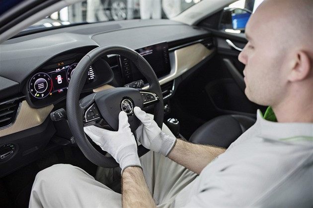 Automobilky dodavatele nelákají. Česká firma tlumí výrobu a odmítá zakázky