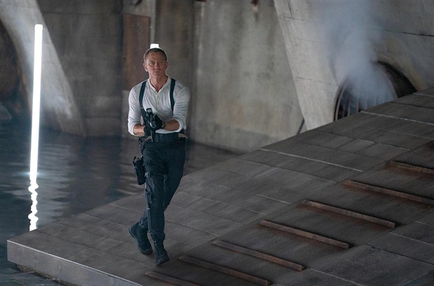 Daniel Craig jako Bond ve filmu Není čas zemřít