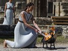 Zapálení olympijského ohn ve staroecké Olympii. (12. bezna 2020)