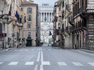 Vylidnné ulice íma. V Itálii platí pátým dnem zákaz vycházení. (14. bezna...