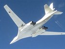 Rusk strategick bombardr Tu-160 na dlkovm letu kolem Evropy
