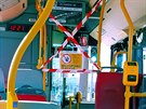 V autobusech praské MHD je prostor pro idie v rámci moností oddlen od...