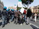 Demonstrace proti zákazu rodinných návtv v italských vznicích v rámci...
