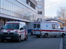 Sanitky v arelu Fakultn nemocnice Brno v Bohunicch