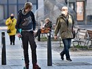 Pohled do brn�nsk�ch ulic 18. b�ezna 2020. Bez rou�ek �i jin� ochrany vyrazila...