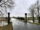 Most mezi eany a Kladruby nad Labem je vyilý. Jeho nástupce u existuje na...