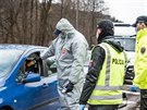 Slovenská policie kontroluje v souvislosti s koronavirem auta na píjezdu z...