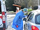 Kontroly pacient pichzejcch do arelu nemocnice v Uherskm Hraditi.
