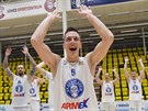 Tom Pomiklek a dal dnt basketbalist slav vhru nad Pardubicemi.