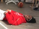 Pamela-Therese Effangová pi natáení videí do projektu Basketball never stops...