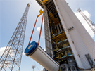Sestavování rakety Vega na kosmodromu Kourou ve Francouzské Guyaně