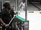 NHL hledá cestu, jak pomoct zaměstnancům stadionů, kteří přišli o práci.