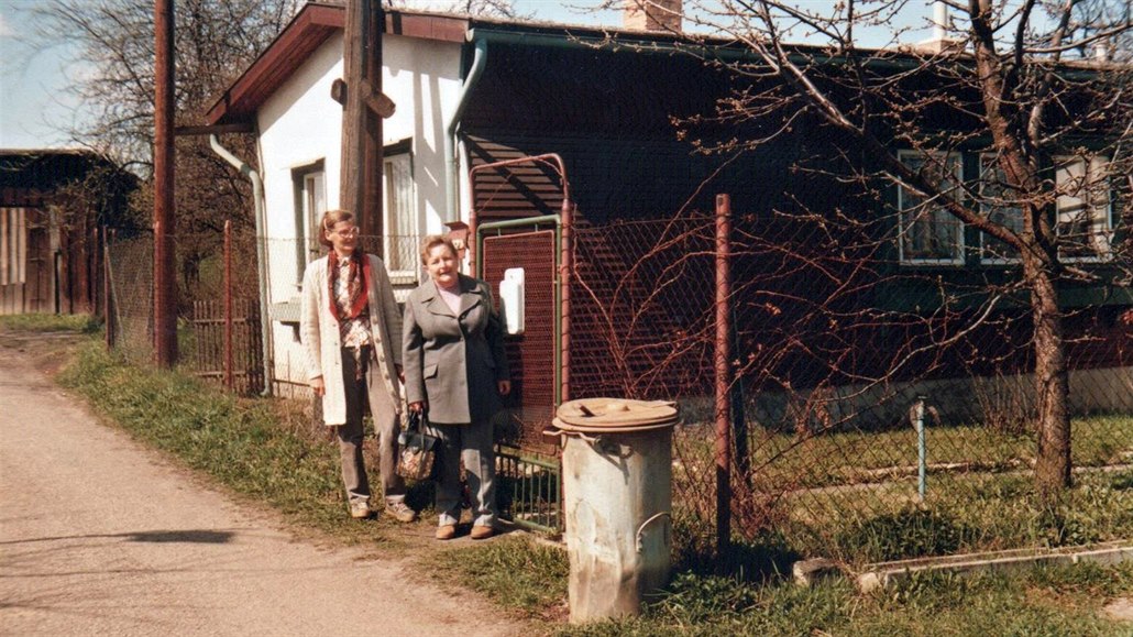 Pam�tníci vzpomínají, �e domky jihlavské d�lnické kolonie byly tak utopené v...