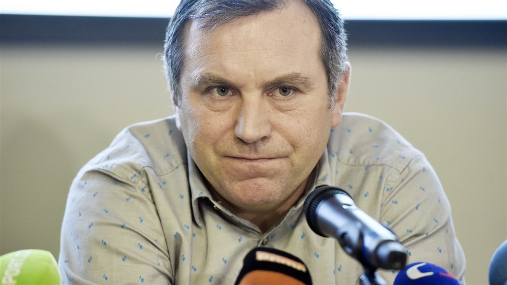 Josef �ezní�ek, �éf hokejové extraligy a zárove� jeden z �len� smír�í komise, je� se postavila na stranu hrá��