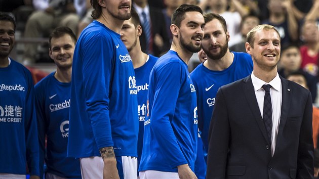 Manažer èeské basketbalové reprezentace Michal Šob prožívá každý úspìch týmu.
