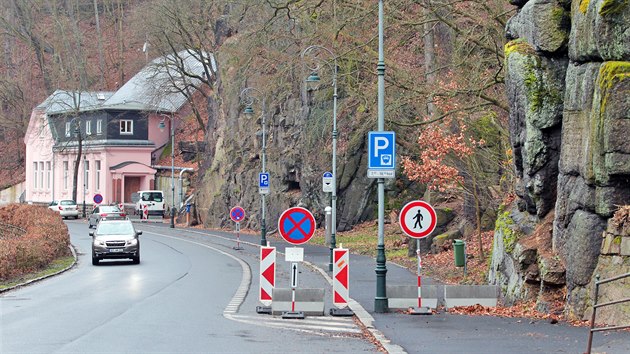 Nestabiln, zsti skalnat svah ve Slovensk ulici v Karlovch Varech.