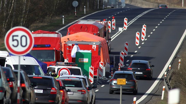 Hraniní pechod Pomezí - Schirnding, fronta na smrem do Nmecka. (16. bezna...