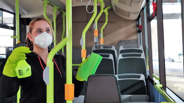 klidov firma zajiuje dezinfekci autobus karlovarskho dopravnho podniku v garch.