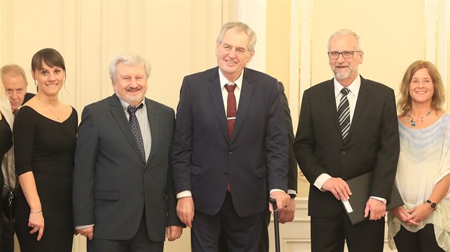 Prezident Milo Zeman pijal na Praskm hrad finalisty 27. ronku ankety Zlat mos o nejoblbenjho uitele. (11. bezna 2020)