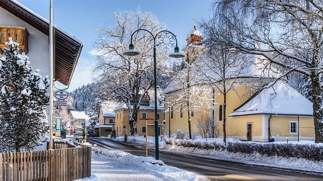 Malmu centru dominuje pozdn barokn kostel Nanebevzet z roku 1783.